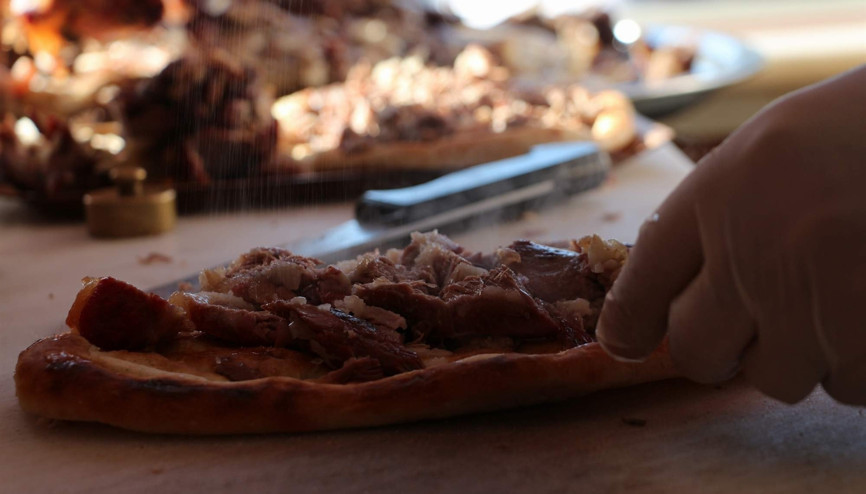 Her sabah geliyorlar, kahvaltıda yiyorlar