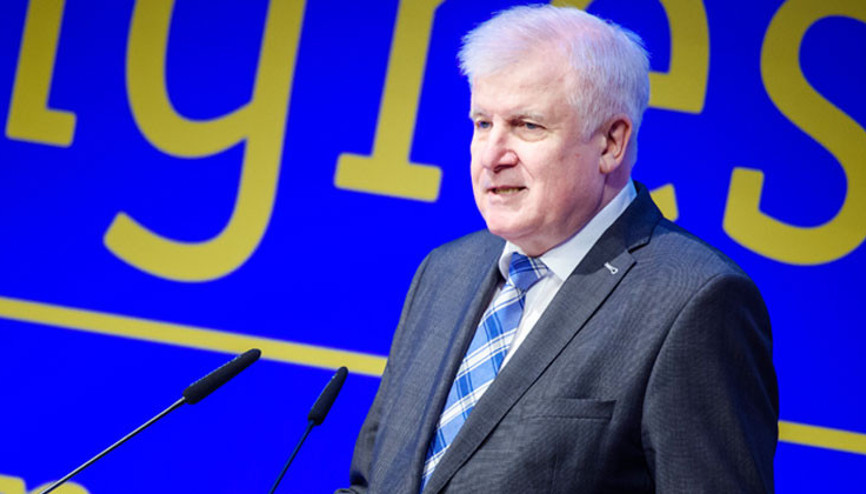 Seehofer uyardı: ‘2015’i tekrar yaşamak istemiyorsak...’