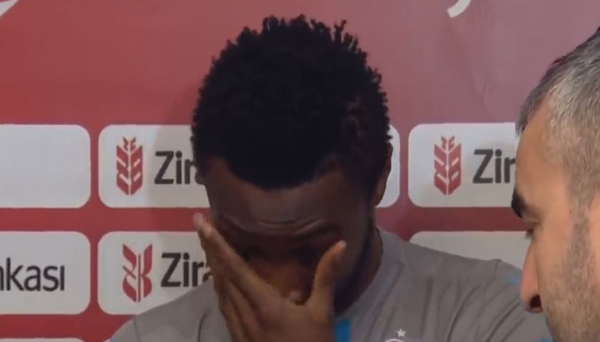 Obi Mikel canlı yayında gözyaşlarını tutamadı Obi Mikel canlı yayında gözyaşlarını tutamadı