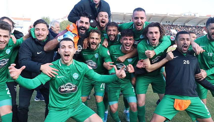 GMG Kırklarelispor-Fenerbahçe maçı öncesi bazı taraftarlar geceyi stat önünde geçirdi