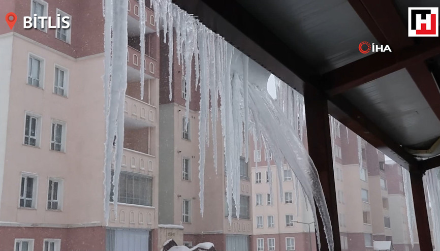 Bitliste buz sarkıtlarının boyu 3 metreyi geçti