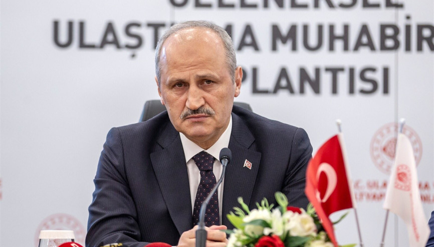 Bakan Turhan, Kırgızistan Ulaştırma ve Yollar Bakanı Beyshenov ile bir araya geldi