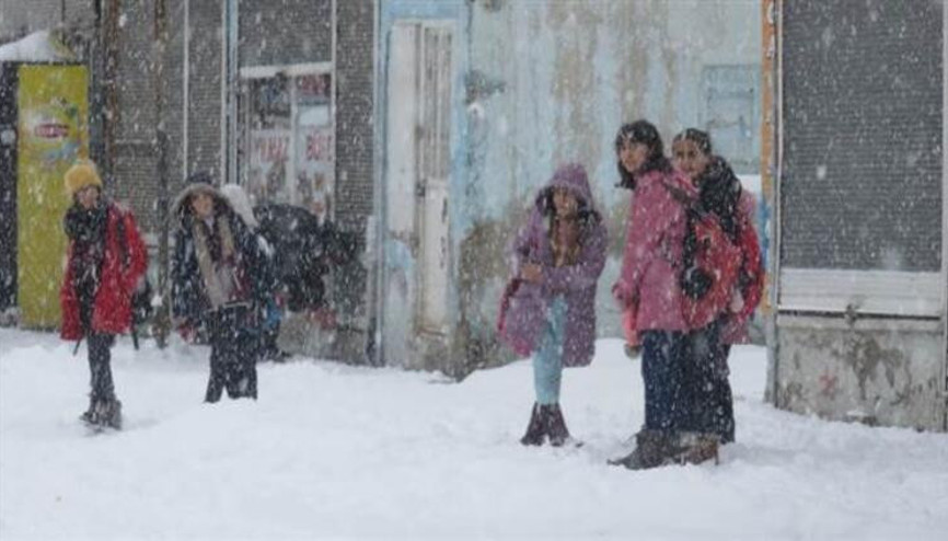 Bingölde 2 ilçede eğitime kar engeli
