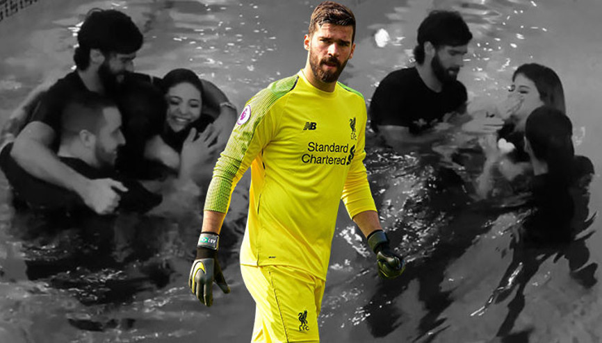 Alisson Becker yine vaftiz töreninde 2020de yediği golden çok ruh kurtardı... Alisson Becker yine vaftiz töreninde 2020de yediği golden çok ruh kurtardı...