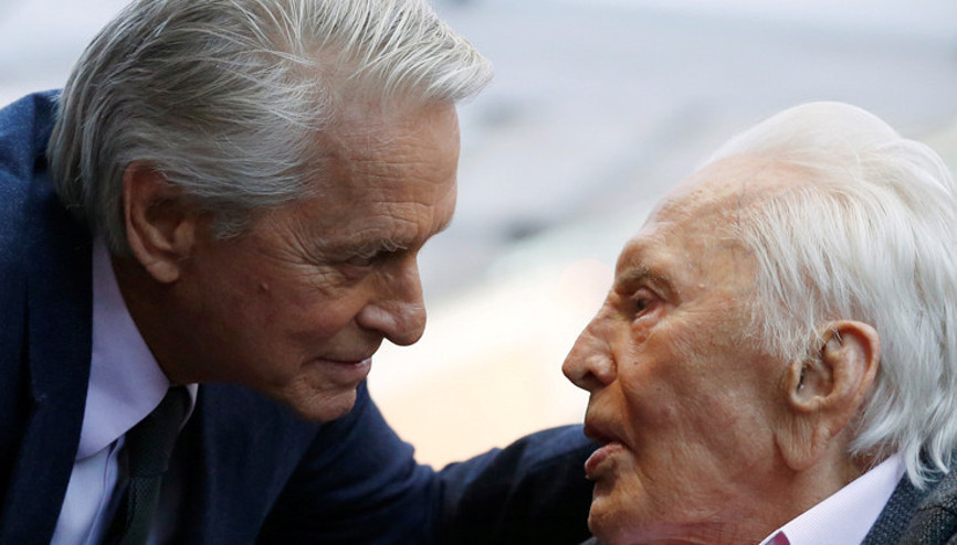 Efsane oyuncu Kirk Douglas 61 milyon dolarlık servetini oğluna bırakmamış Efsane oyuncu Kirk Douglas 61 milyon dolarlık servetini oğluna bırakmamış