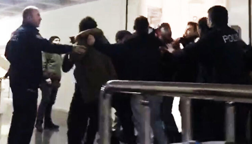 Diş fırçasına bantladığı jiletle pusu kuran şüpheli yakalandı Diş fırçasına bantladığı jiletle pusu kuran şüpheli yakalandı