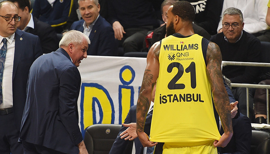 Fenerbahçe Beko-Maccabi maçında ilginç an Şortu yırtılınca...