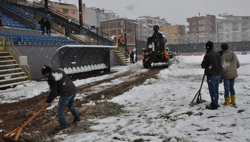 Futbola kar engeli Maçlar ertelendi...