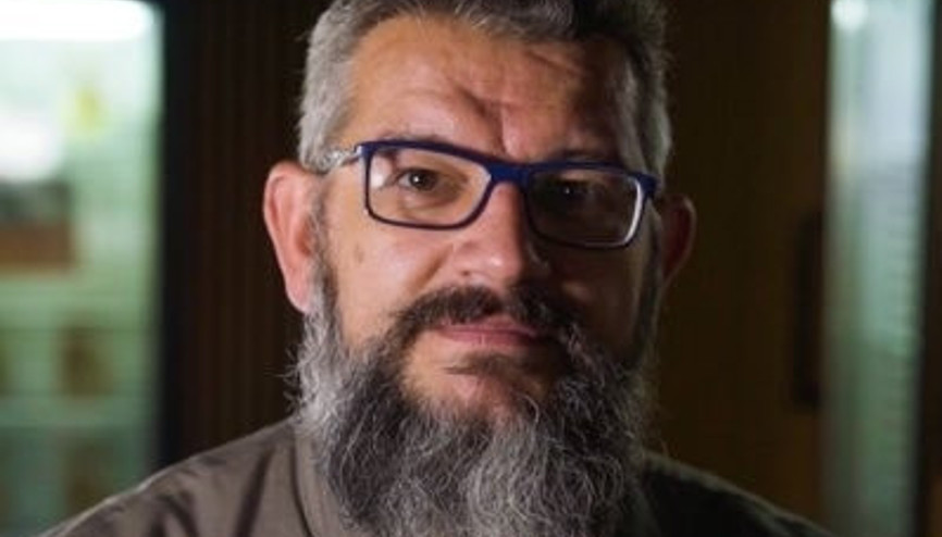 Herkesin işini çok kıskandığı bir adam Karl de Smedt Herkesin işini çok kıskandığı bir adam Karl de Smedt