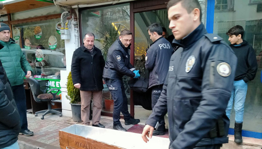 Kadın arkadaşıyla birlikte geldiği otel odasında öldü