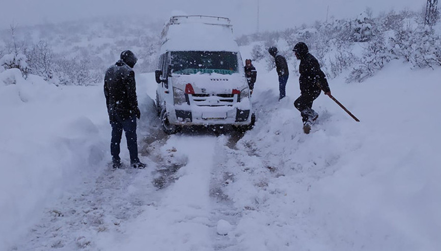 Karda mahsur kalan 15 kişi kurtarıldı