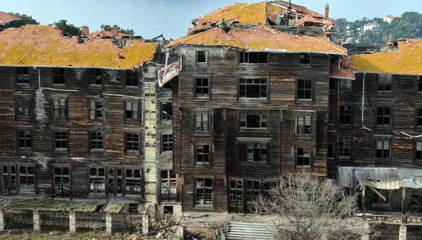 Büyükada Rum Yetimhanesi çökmek üzere