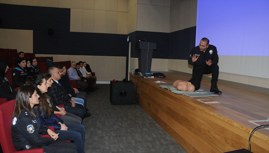 İstanbul Havalimanı polislerine ilk yardım eğitimi