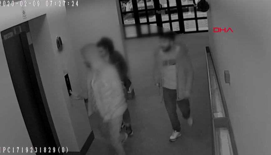 Kız arkadaşının evini şaşırınca başka daireye kurşun yağdırdı Kız arkadaşının evini şaşırınca başka daireye kurşun yağdırdı