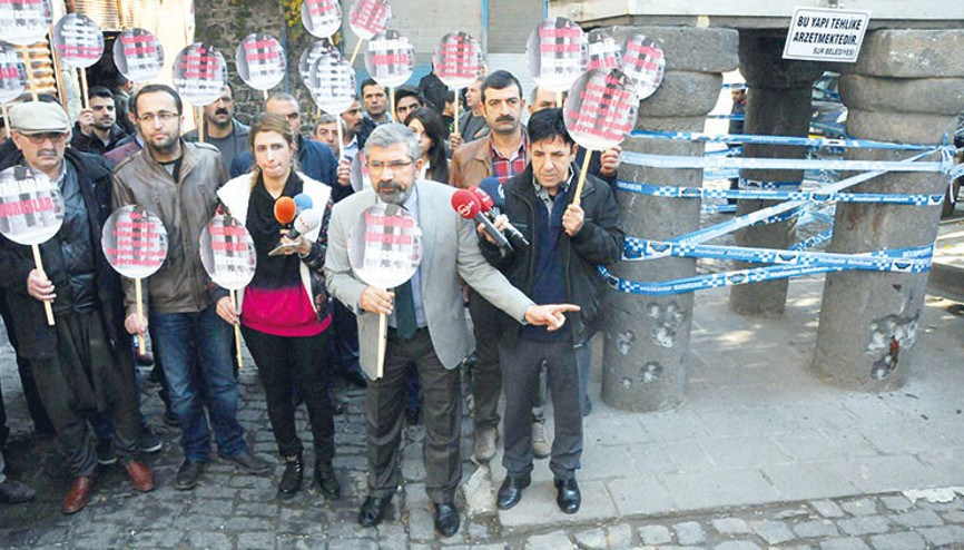 Üç polise Tahir Elçi sorgusu