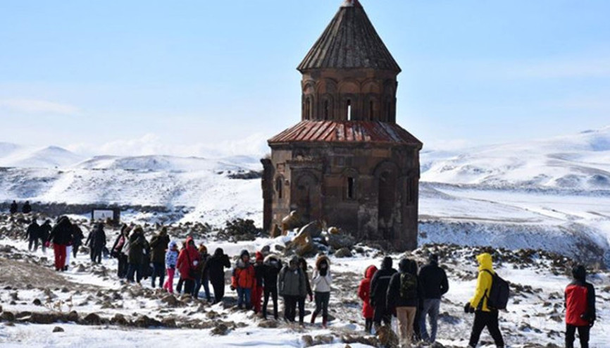 Orta Çağın hoşgörü kenti Ani çetin kışta da ilgi görüyor
