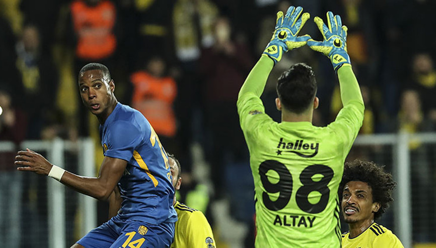 Fenerbahçenin kabusu: 12. kez kaleye gelen ilk top gol oldu
