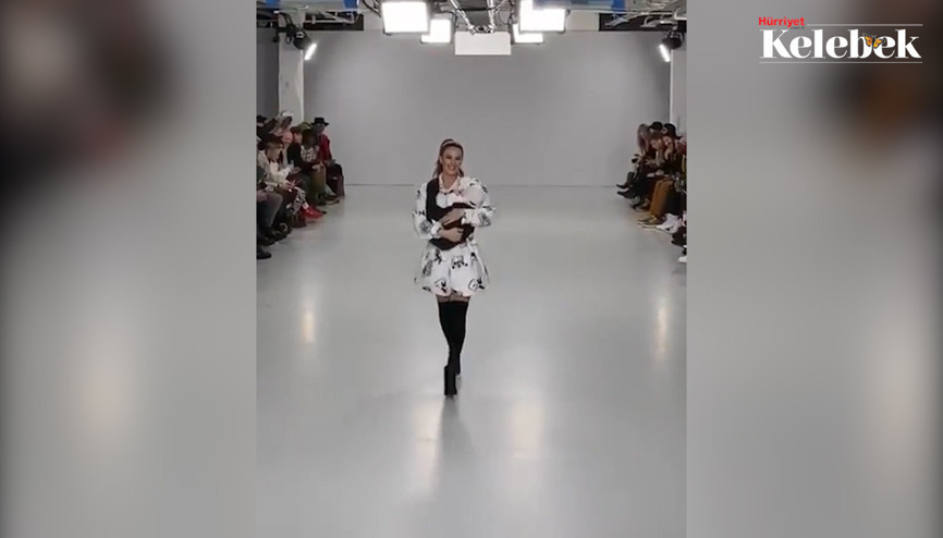 Tülin Şahin kızıyla podyumda