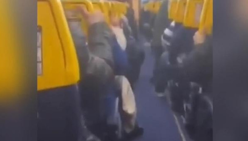 Fırtınada türbülansa giren uçakta panik anları