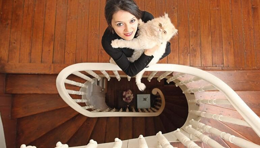 Ön bahçemizden arka bahçemize geçmeye bir davet Ön bahçemizden arka bahçemize geçmeye bir davet