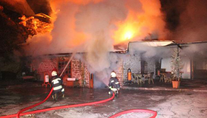 Yanan kafeteryada iş yeri sahibi ölü bulundu