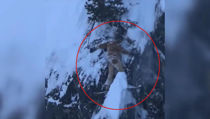 Kayakları kayalara sıkıştı, böyle kurtarılmayı bekledi