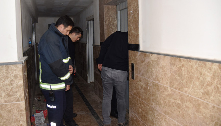 Asansör boşluğunda erkek cesedi bulundu
