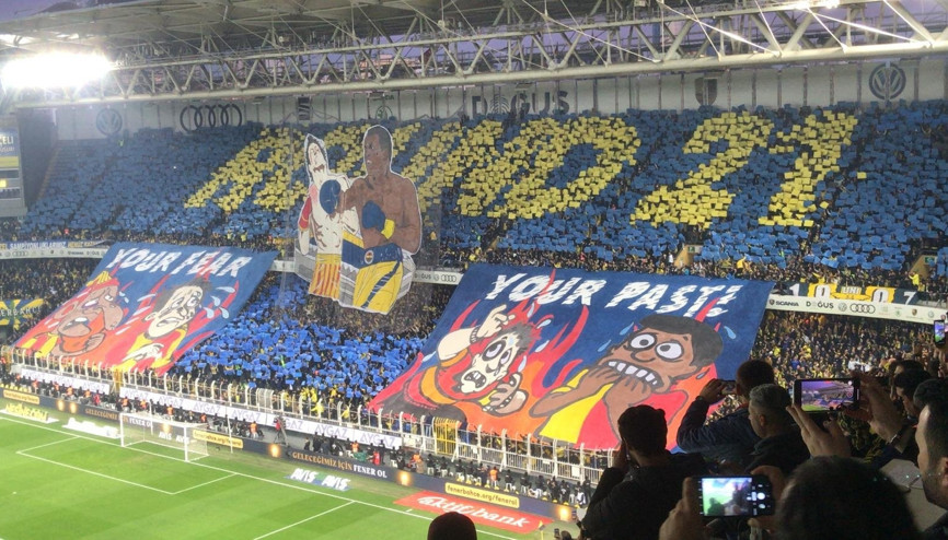 Fenerbahçe - Galatasaray derbisinde dikkat çeken koreografi