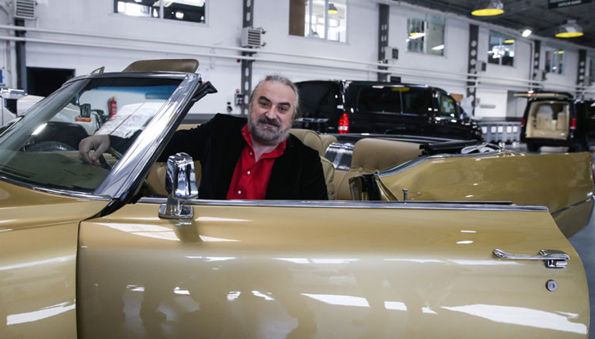 Sanatçı Volkan Konak, Elvis Presleyin koleksiyonundan aldığı klasik otomobiline kavuştu