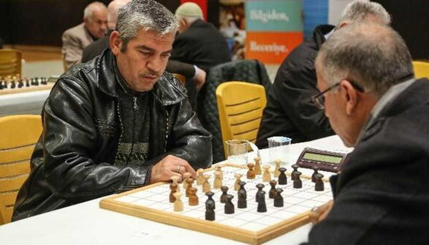 Dama nedir Dama nasıl oynanır Dama dizilişi, kuralları ve taktikleri