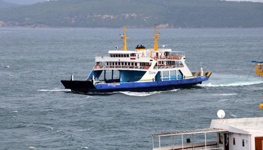 Çanakkalede lodos, deniz ulaşımını aksattı