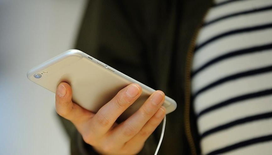 Türkiyenin cep telefonu faturası 2 milyar dolar azaldı