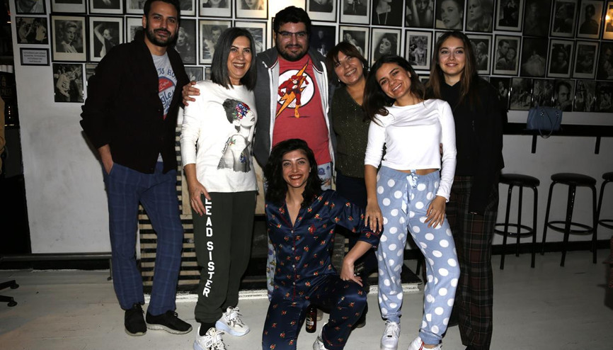 Ev rahatlığında pijama partisi