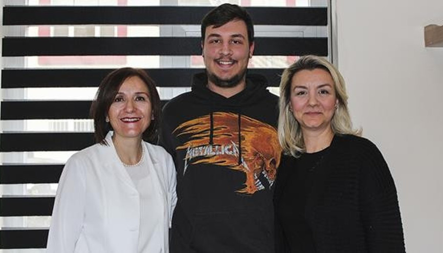 Sağlığına kavuştu gözünü uzaya dikti