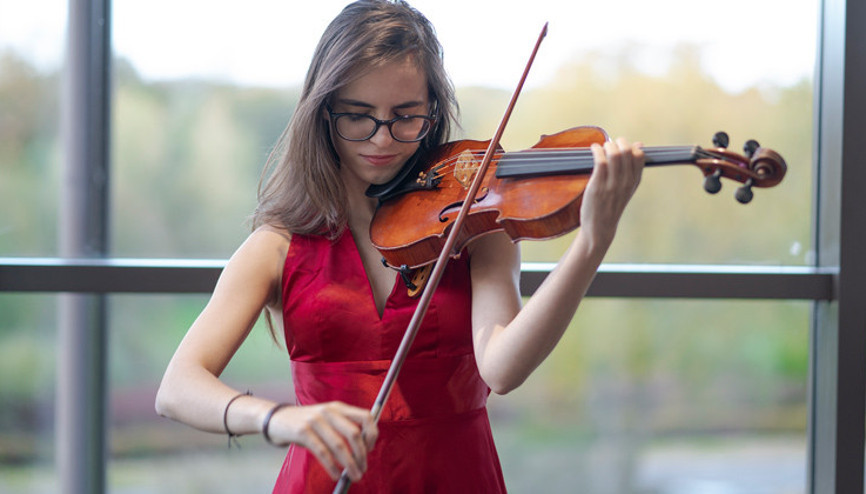 Elfida, Londra Kraliyet Müzik Akademisi’ne kabul edildi