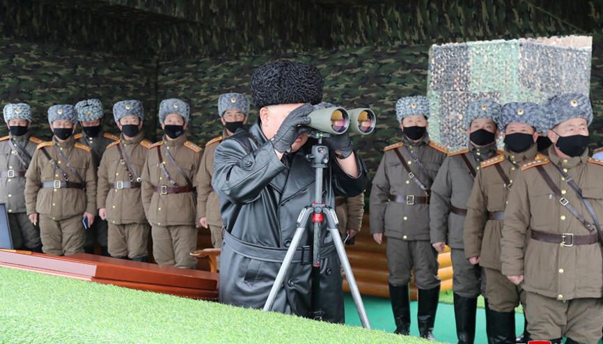 Kim Jong-undan maskesiz füze testi