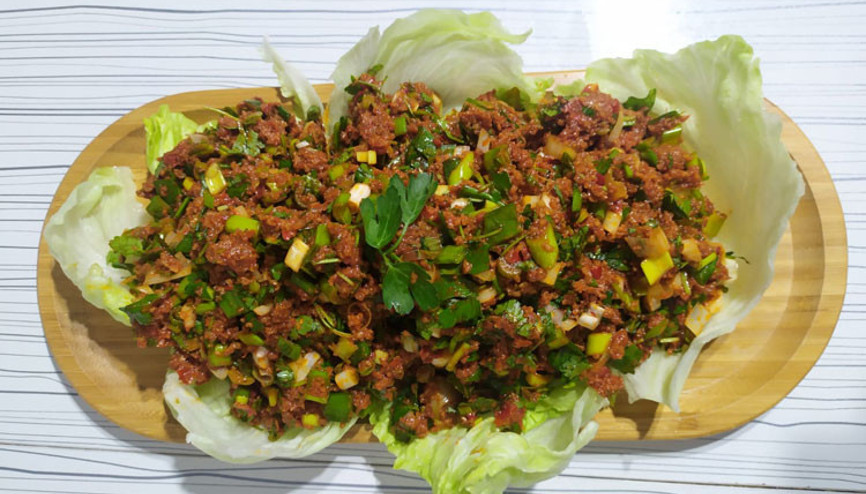 Çiğ köfte lezzetinde Hatay usulü kısır (sarma içi)