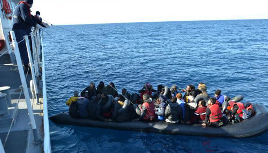 Sahil güvenlik yardım isteyen 196 göçmeni kurtardı