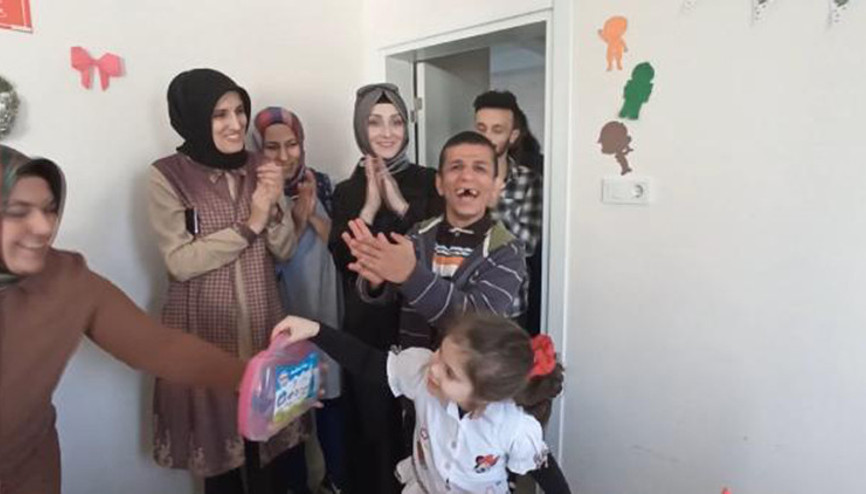 32 yaşındaki Uğur, ilk kez doğum günü kutladı
