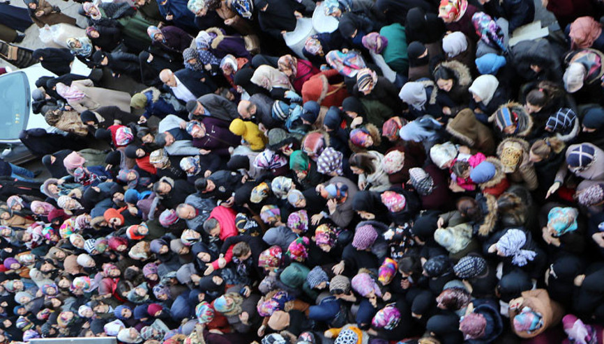 Yer Erzurum… Açılışta indirim izdihamı