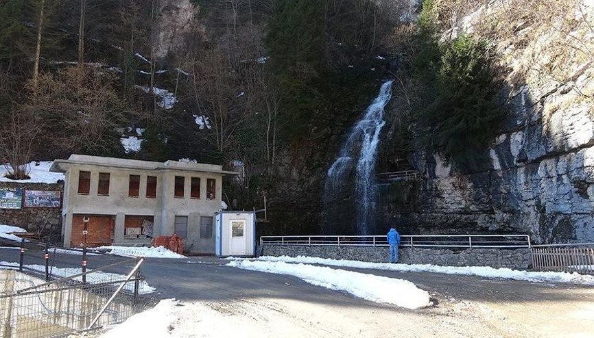 Dünyanın en uzun ikinci mağarasındaki iki katlı beton yapı tepkilere yol açtı