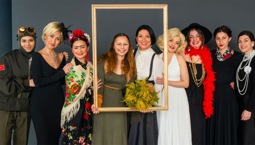 Kadınlar için Sonsuzluğun 8 ikonu etkinliği düzenlendi