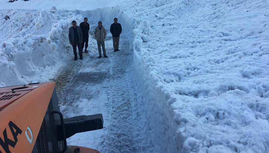 Kozlukta kardan kapanan köy yolları ulaşıma açıldı