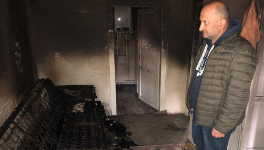 Elektrik kesilince mum yakan yaşlı çift, çıkan yangında öldü