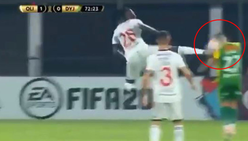 Adebayordan insanlık dışı faul Karate...