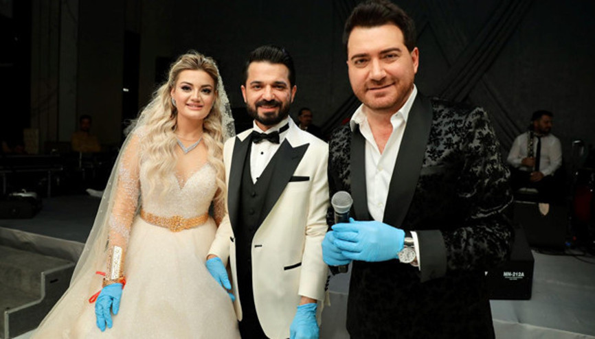 Murat Kurşundan eldivenli konser