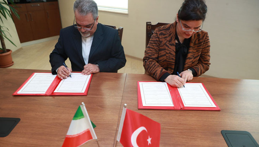 Türkiyeden İrana tıbbi malzeme yardımı