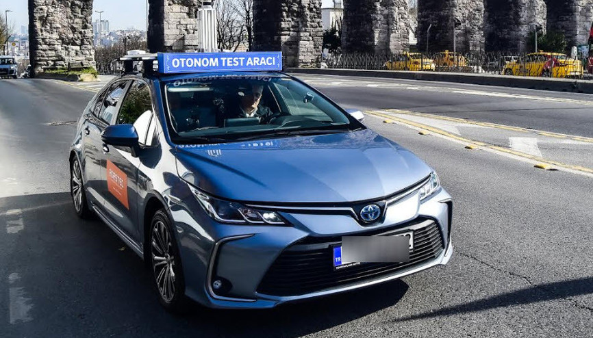Sürücüsüz otomobil İstanbulda trafiğe çıktı