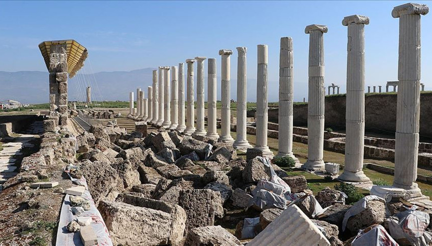 Laodikya Antik Kentinde 1750 yıllık freskli travertenler ayağa kaldırıldı
