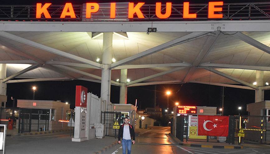 Avrupaya açılan sınır kapılarından geçişler gece yarısından itibaren durduruldu Avrupaya açılan sınır kapılarından geçişler gece yarısından itibaren durduruldu